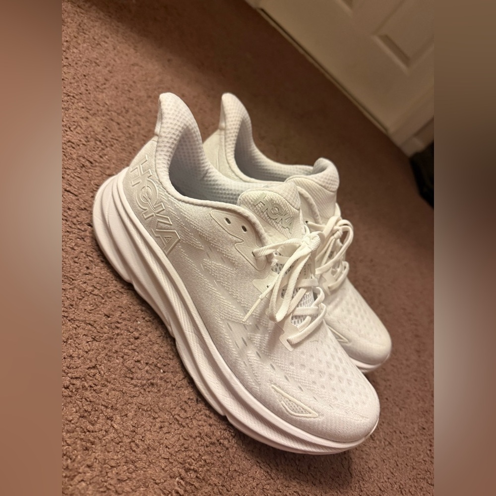 Hoka Clifton 9 running sneakers white size 10.5 men’s